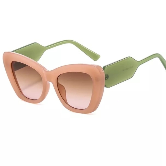 Eyecat Sunglasses 😎 ✨️ - Picture 1 of 7